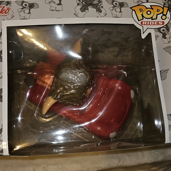 Funko Pop! Gizmo In Red Car #71 Gremlins Hot Topic Exclusive - Picture 6 of 9